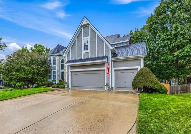 Photo 3 of Single family home for sale at 5316 W 132 Street, Overland Park, KS 66209 | MLS# 2642965 | Listing updated on 2026-10-14