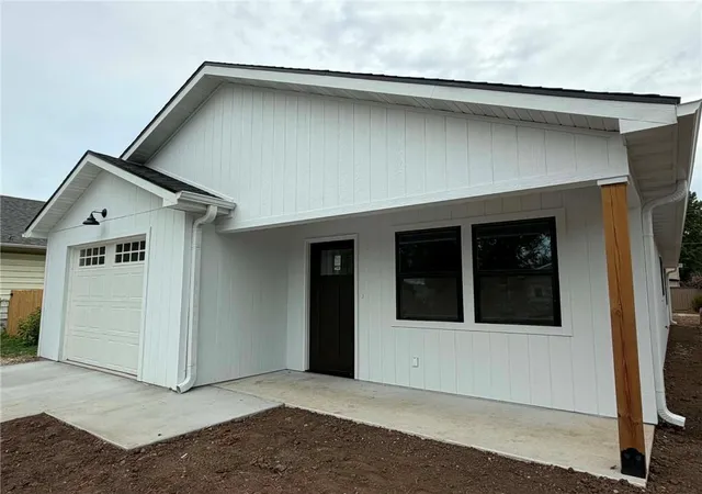 Photo 3 of Sale Pending at 423 S Holbrook St, Fort Scott, KS 66701 | MLS# 2642966 | Listing updated on 2026-10-02