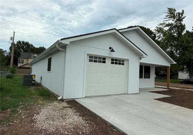 Photo 4 of Sale Pending at 423 S Holbrook St, Fort Scott, KS 66701 | MLS# 2642966 | Listing updated on 2026-10-02