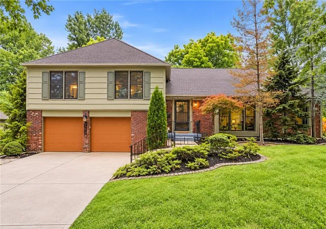 Single family home for sale at 4506 W 93rd Terrace, Prairie Village, KS 66207 | MLS# 2642972