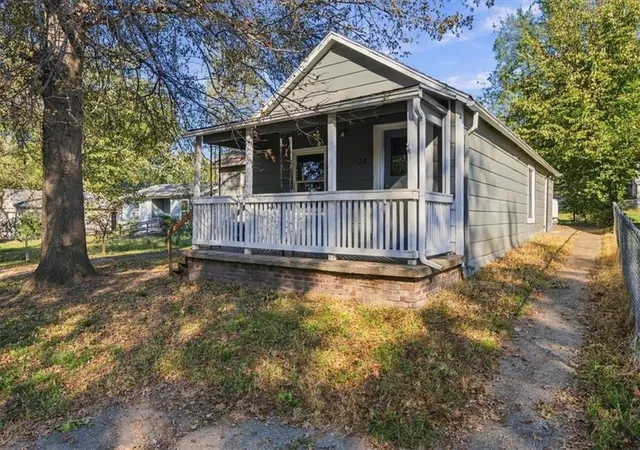 Photo 3 of Single family home for sale at 1128 Pottawatomie St, Leavenworth, KS 66048 | MLS# 2642981 | Listing updated on 2026-10-23