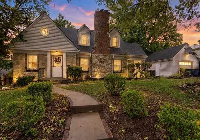 Photo 1 of Single family home for sale at 15 Moss Ave, Liberty, MO 64068 | MLS# 2642983 | Listing updated on 2026-10-01