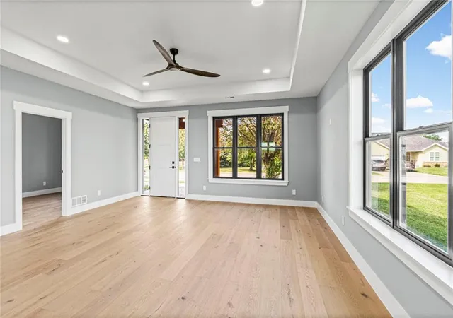 Photo 4 of Single family home for sale at 2004 Country Clb Dr, Carrollton, MO 64633 | MLS# 2642987 | Listing updated on 2026-09-19