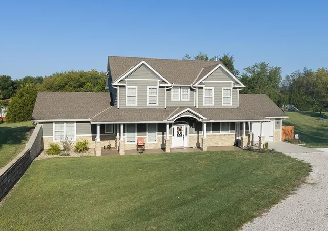Photo 1 of Single family home for sale at 19602 Dempsey Rd, Leavenworth, KS 66048 | MLS# 2642989 | Listing updated on 2026-10-06