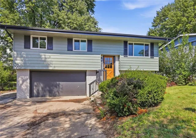 Single family home for sale at 8248 Armstrong Ave, Kansas City, KS 66112 | MLS# 2642990