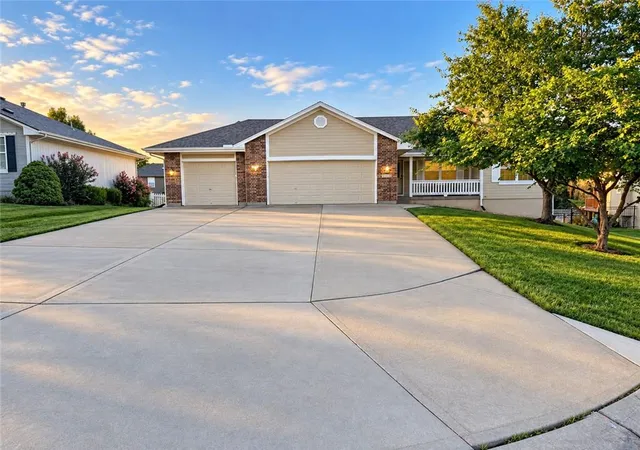 Photo 1 of Single family home for sale at 1715 Overbrook Ln, Raymore, MO 64083 | MLS# 2642992 | Listing updated on 2026-10-05