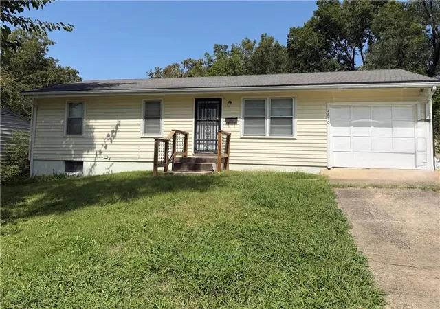 Photo 1 of Single family home for sale at 4610 E 40th Street, Kansas City, MO 64130 | MLS# 2642994 | Listing updated on 2026-09-19