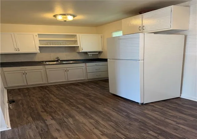 Photo 3 of Single family home for sale at 4610 E 40th Street, Kansas City, MO 64130 | MLS# 2642994 | Listing updated on 2026-09-19