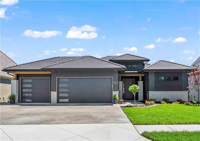 Photo 2 of Single family home for sale at 2809 W 175th Place, Stilwell, KS 66085 | MLS# 2642998 | Listing updated on 2026-09-19