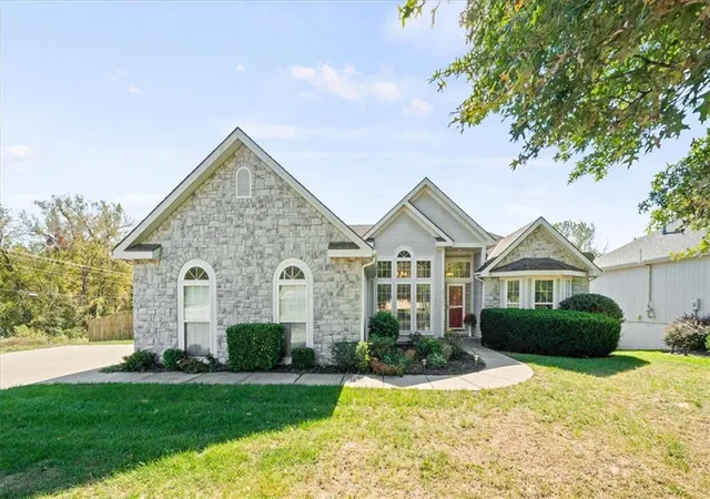 Photo 1 of Single family home for sale at 15605 Meadow Ct, Platte City, MO 64079 | MLS# 2642999 | Listing updated on 2026-10-13