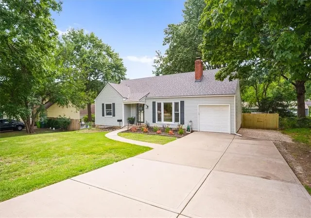 Photo 1 of Sale Pending at 5600 Roe Blvd, Roeland Park, KS 66205 | MLS# 2643003 | Listing updated on 2026-10-06