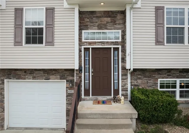 Photo 4 of Single family home for sale at 605 Oakmont Dr, Warrensburg, MO 64093 | MLS# 2643005 | Listing updated on 2026-10-05