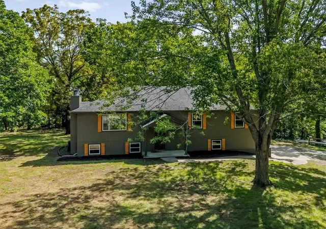 Photo 2 of Sale Pending at 33251 Koala Cir, Excelsior Springs, MO 64024 | MLS# 2643008 | Listing updated on 2026-09-26