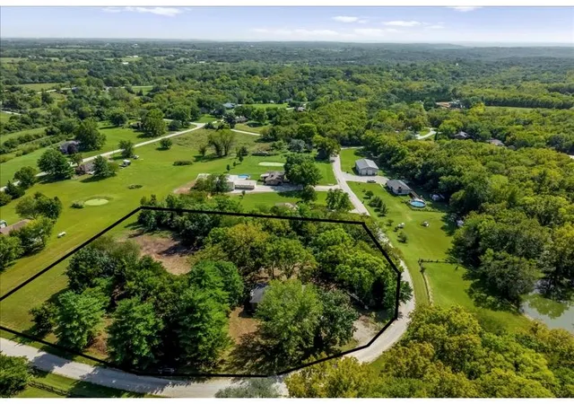 Photo 3 of Sale Pending at 33251 Koala Cir, Excelsior Springs, MO 64024 | MLS# 2643008 | Listing updated on 2026-09-26