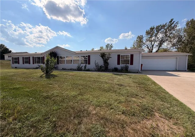 Photo 1 of Single family home for sale at 401 Sycamore Ct, Oak Grove, MO 64075 | MLS# 2643009 | Listing updated on 2026-09-19