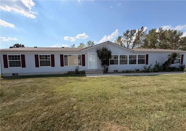 Photo 3 of Single family home for sale at 401 Sycamore Ct, Oak Grove, MO 64075 | MLS# 2643009 | Listing updated on 2026-09-19