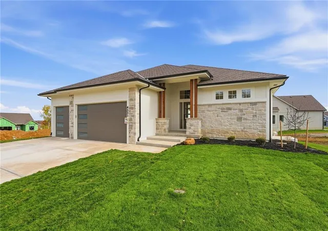Photo 1 of Single family home for sale at 1304 Larkspur Pl, Raymore, MO 64083 | MLS# 2643011 | Listing updated on 2026-09-19