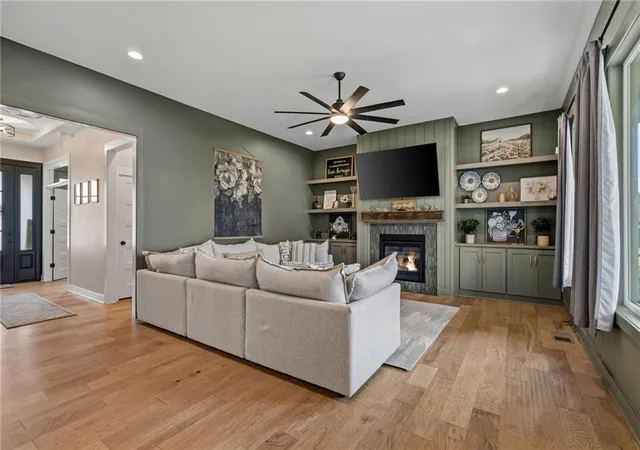 Photo 4 of Single family home for sale at 16982 S Penrose Ln, Olathe, KS 66062 | MLS# 2643015 | Listing updated on 2026-10-09