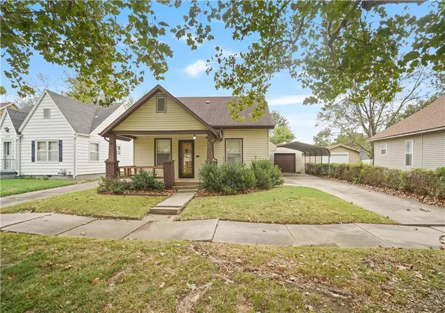 Photo 1 of Single family home for sale at 1321 W 6th Street, Coffeyville, KS 67337 | MLS# 2643021 | Listing updated on 2026-10-08