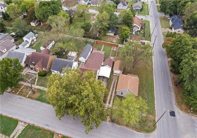 Photo 2 of Single family home for sale at 1321 W 6th Street, Coffeyville, KS 67337 | MLS# 2643021 | Listing updated on 2026-10-08