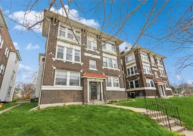 Photo 1 of Sale Pending at 3317 Gillham Rd #3S, Kansas City, MO 64109 | MLS# 2643022 | Listing updated on 2026-09-27