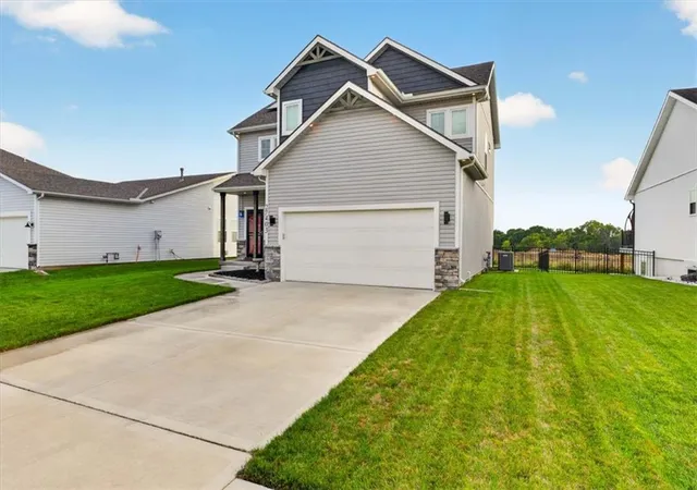 Photo 3 of Single family home for sale at 27403 E Cedar Grv Dr, Lee's Summit, MO 64086 | MLS# 2643026 | Listing updated on 2026-10-08