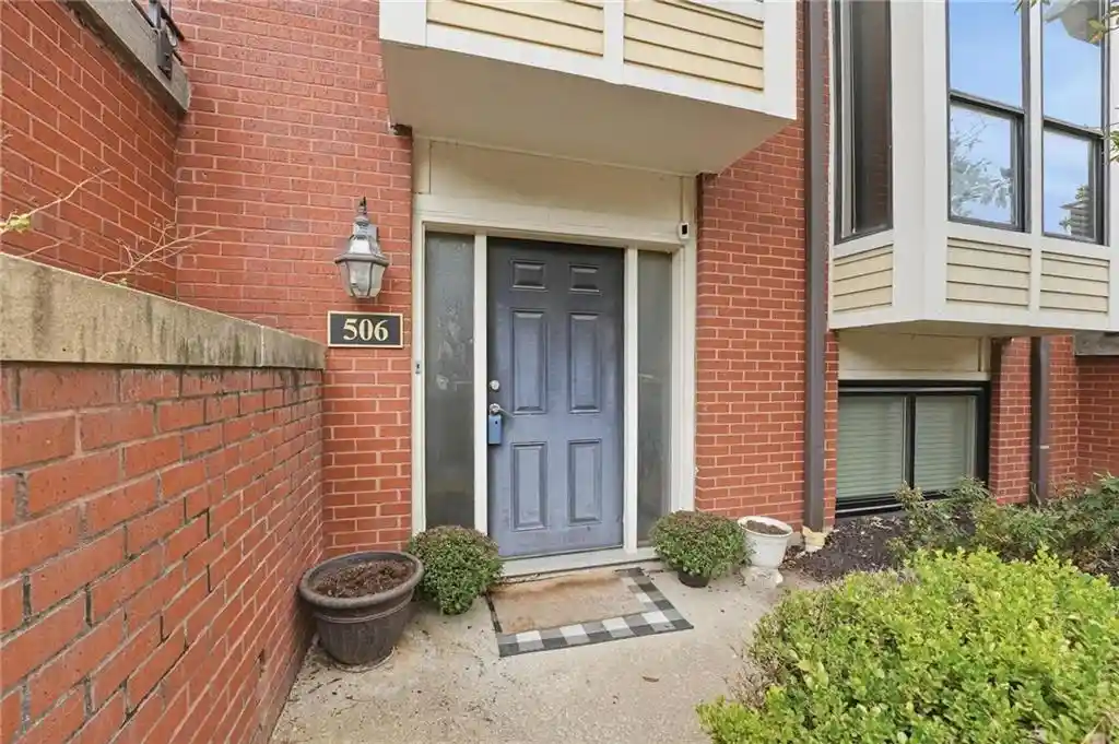 Listing Photo 2 - Condo for sale in 506 W 10th St located at 506 W 10th St, Kansas City, MO 64105 - Unit 506 W 10th Street