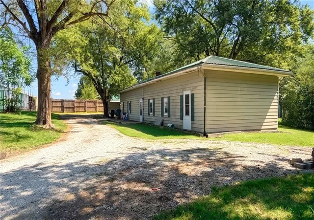 Photo 2 of Single family home for sale at 1058 Liv 243, Trenton, MO 64683 | MLS# 2643035 | Listing updated on 2026-09-19