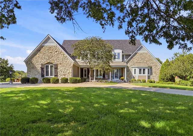 Photo 2 of Sale Pending at 15592 S Greenwood St, Olathe, KS 66062 | MLS# 2643037 | Listing updated on 2026-09-26