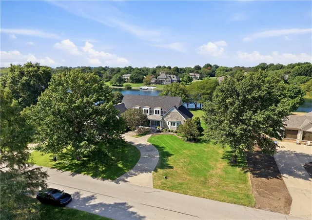 Photo 3 of Sale Pending at 15592 S Greenwood St, Olathe, KS 66062 | MLS# 2643037 | Listing updated on 2026-09-26