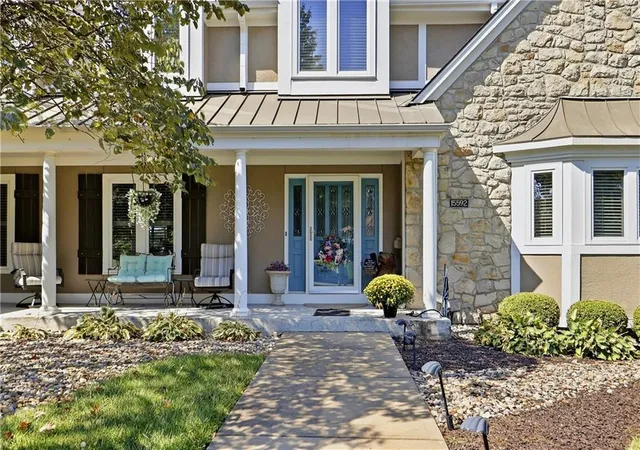 Photo 4 of Sale Pending at 15592 S Greenwood St, Olathe, KS 66062 | MLS# 2643037 | Listing updated on 2026-09-26