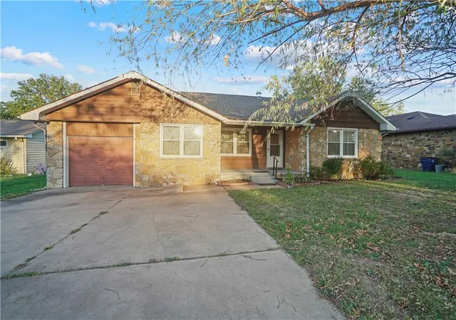 Photo 1 of Single family home for sale at 303 S Overlook Dr, Coffeyville, KS 67337 | MLS# 2643041 | Listing updated on 2026-10-02