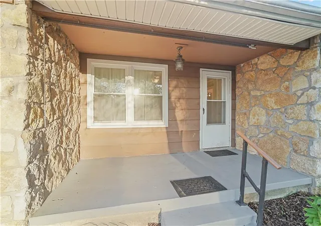 Photo 3 of Single family home for sale at 303 S Overlook Dr, Coffeyville, KS 67337 | MLS# 2643041 | Listing updated on 2026-10-02