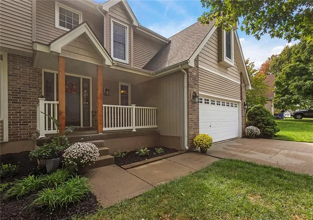 Photo 2 of Single family home for sale at 1533 Canterbury Ln, Liberty, MO 64068 | MLS# 2643047 | Listing updated on 2026-09-20