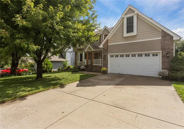 Photo 3 of Single family home for sale at 1533 Canterbury Ln, Liberty, MO 64068 | MLS# 2643047 | Listing updated on 2026-09-20