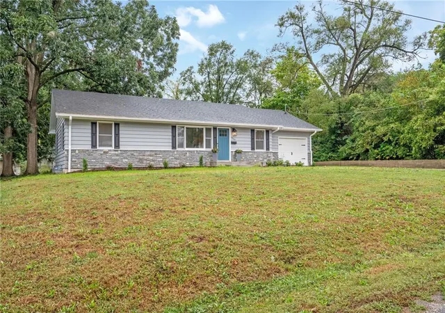 Photo 3 of Single family home for sale at Highland St, Sweet Springs, MO 65351 | MLS# 2643048 | Listing updated on 2026-10-05
