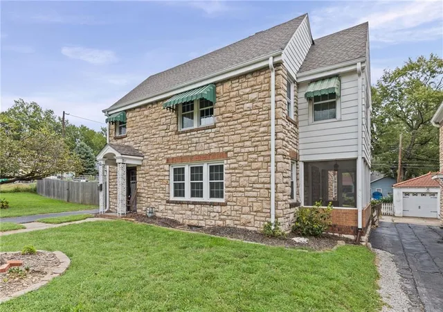 Photo 3 of Single family home for sale at 429 N Van Brunt Blvd, Kansas City, MO 64123 | MLS# 2643052 | Listing updated on 2026-10-05