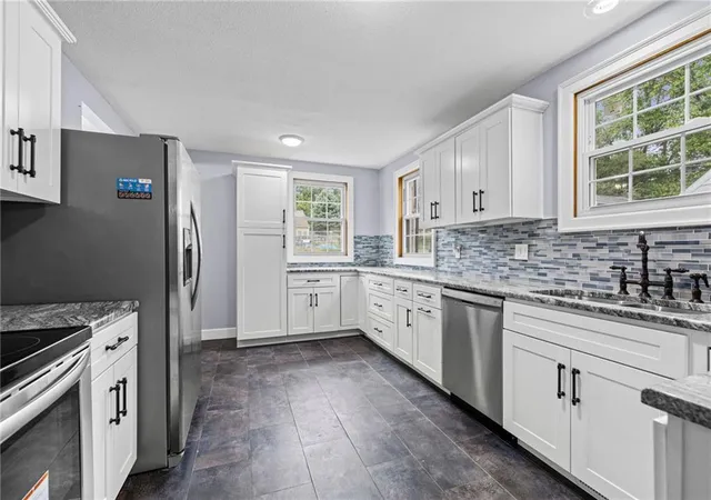 Photo 3 of Single family home for sale at 429 N Van Brunt Blvd, Kansas City, MO 64123 | MLS# 2643052 | Listing updated on 2026-10-05