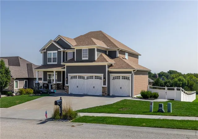 Photo 3 of Single family home for sale at 4405 Valley Ridge Dr, St Joseph, MO 64505 | MLS# 2643056 | Listing updated on 2026-10-03