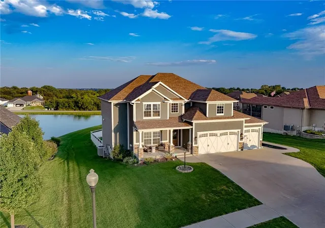 Photo 4 of Single family home for sale at 4405 Valley Ridge Dr, St Joseph, MO 64505 | MLS# 2643056 | Listing updated on 2026-10-03