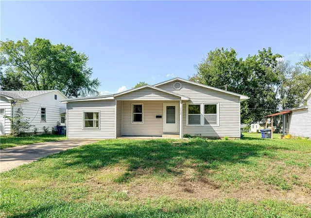 Photo 1 of Sale Pending at 1408 S Harrison Ave, Sedalia, MO 65301 | MLS# 2643059 | Listing updated on 2026-09-24