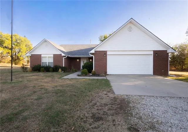 Photo 1 of Single family home for sale at 914 Mcbean Ln, Coffeyville, KS 67337 | MLS# 2643065 | Listing updated on 2026-09-22