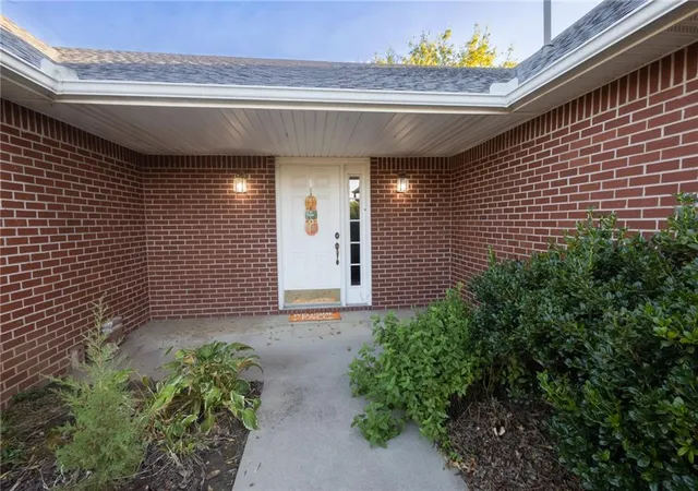 Photo 2 of Single family home for sale at 914 Mcbean Ln, Coffeyville, KS 67337 | MLS# 2643065 | Listing updated on 2026-09-22