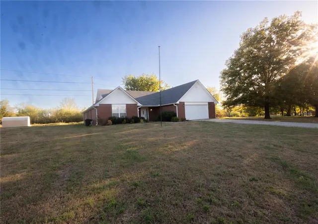 Photo 4 of Single family home for sale at 914 Mcbean Ln, Coffeyville, KS 67337 | MLS# 2643065 | Listing updated on 2026-09-22