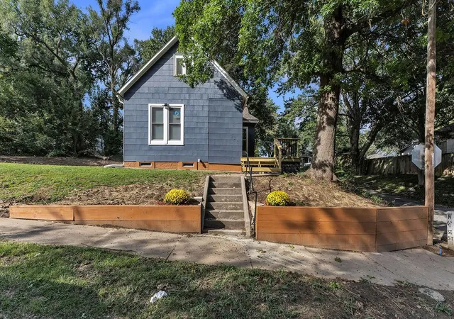 Photo 1 of Single family home for sale at 523 Shady Ave, Saint Joseph, MO 64505 | MLS# 2643067 | Listing updated on 2026-10-05