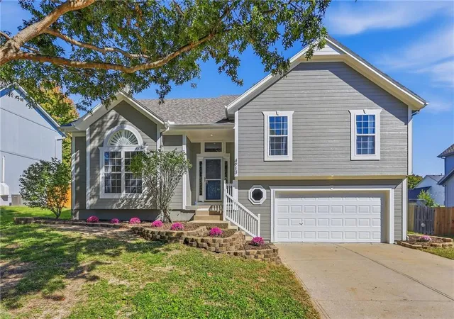 Photo 1 of Single family home for sale at 4913 Brownridge St, Shawnee, KS 66218 | MLS# 2643071 | Listing updated on 2026-10-09