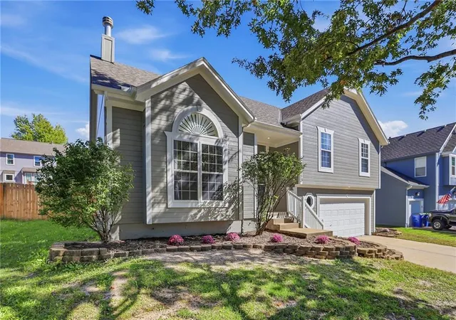 Photo 2 of Single family home for sale at 4913 Brownridge St, Shawnee, KS 66218 | MLS# 2643071 | Listing updated on 2026-10-09
