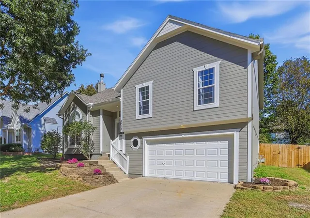 Photo 3 of Single family home for sale at 4913 Brownridge St, Shawnee, KS 66218 | MLS# 2643071 | Listing updated on 2026-10-09