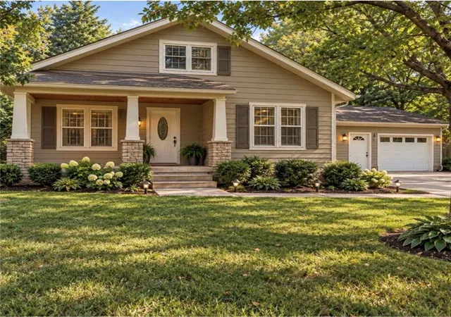 Single family home for sale at 718 S Chestnut St, Olathe, KS 66061 | MLS# 2643076