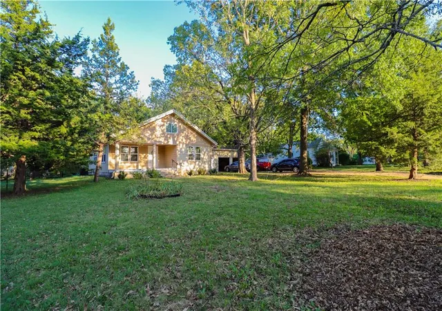 Photo 3 of Single family home for sale at 718 S Chestnut St, Olathe, KS 66061 | MLS# 2643076 | Listing updated on 2026-10-01